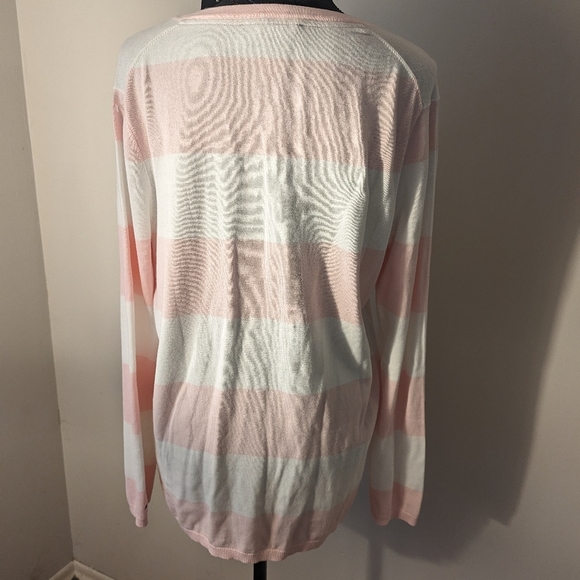 NWT Tommy Hilfiger v-neck sweater - Picture 3 of 6